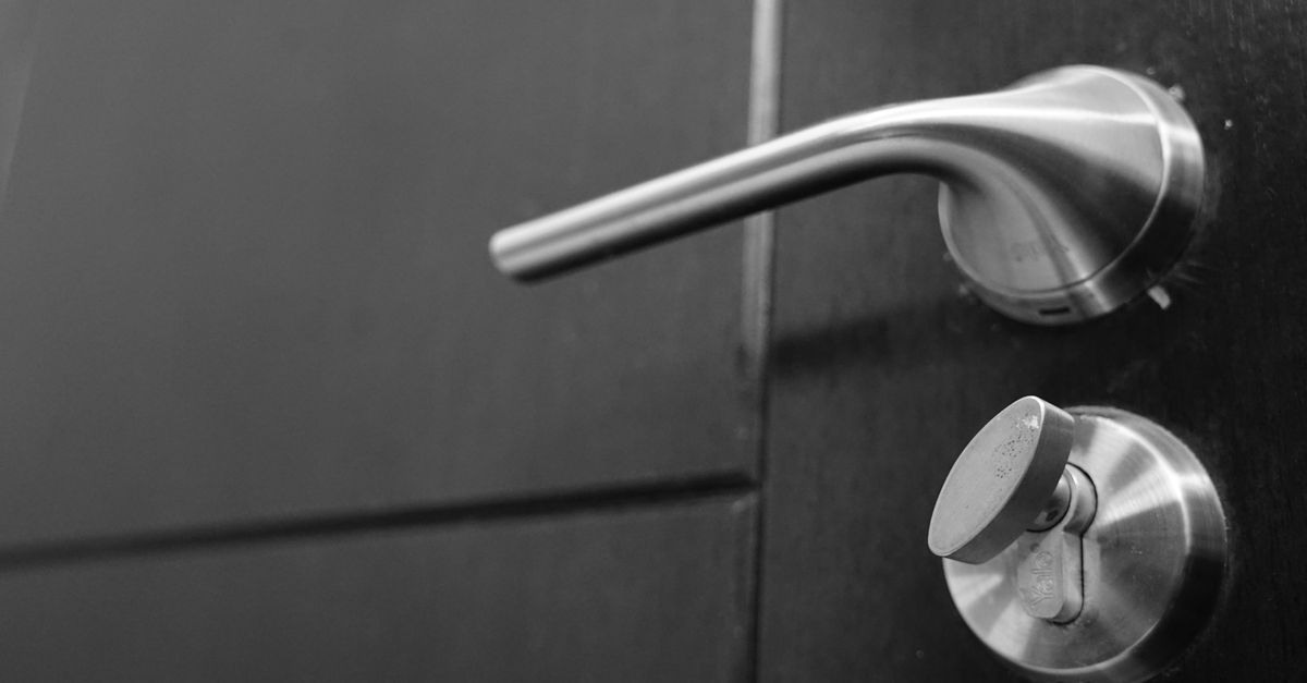 Signs Your Door Knob Lock Replacement Cannot Wait — Altamonte Springs Locksmiths